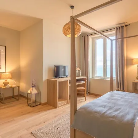 Boutique Chateau Rouher Hotel *