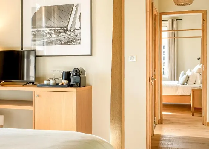 Boutique Chateau Rouher Hotel *